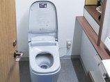 トイレリフォーム消臭効果のあるエコカラットを張った、オシャレなトイレ
